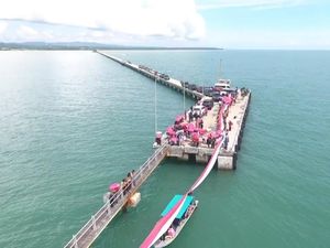 Warga Nunukan Bentangkan Bendera 10 Km di Perbatasan Indonesia-Malaysia