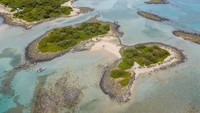 Pulau ini terbentuk dari fenomena alam berupa gempa bumi dahsyat pada 426 SM yang menyebabkan sebidang tanah tenggelam ke laut. Hasilnya rantai pulau-pulau kecil terbentuk bernama Lichadonisia.