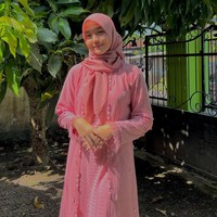 Ayumi mengaku tidak menyangka langkahnya bisa sejauh ini. Awalnya, dia mengikuti seleksi paskibraka ini hanya mematok target hingga level provinsi saja. Ternyata, setelah seleksi tahap demi tahap dari level sekolah yang saya jalani, akhirnya membawa saya lolos jadi paskibraka nasional. Sungguh tidak menyangka, karena awalnya target cuman di provinsi, kata gadis dengan tinggi badan 169 cm tersebut. Foto: Dok. Instagram @yumi_asaki.