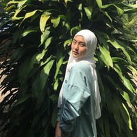 Amak Harun Alrosyid juga menjelaskan Ayumi memiliki darah Jepang. Betul, Ayumi punya darah keturunan Jepang dari sang Ayah. Makanya nama Ayumi mirip orang Jepang, kata Amak. Ayumi pun kerap membagikan foto OOTD di akun Instagramnya @yumi_asaki. Jumlah pengikutnya di Instagram pun terus bertambah. Saat dipantau Wolipop pengikutnya sudah lebih dari 45,1 ribu di Instagram.  Foto: Dok. Instagram @yumi_asaki.