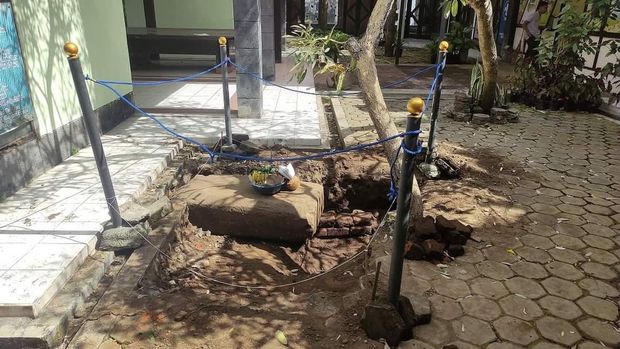 Batu andesit yang ditemukan di kawasan Pendopo Kawedanan Singosari Malang