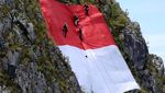 Bendera 77 Meter Kelilingi Patung Yesus Tertinggi Dunia di Tana Toraja