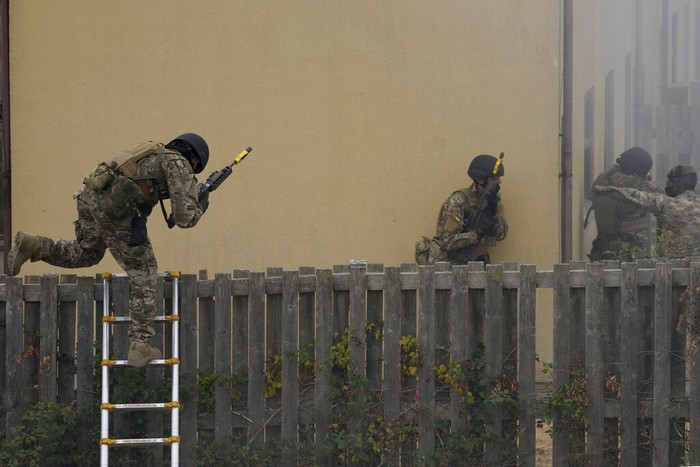 Britain Ukraine Troops A used smoke grenade sits on the tarmac as Ukrainian volunteer military recruits take part in an urban battle exercise whilst being trained by British Armed Forces at a military base in Southern England, Monday, Aug. 15, 2022. MOD and British Army as the UK Armed Forces continue to deliver international training of Ukrainian Armed Forces recruits in the United Kingdom.(AP Photo/Frank Augstein)