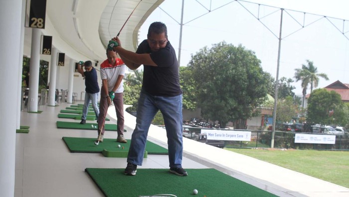 Driving Range Golf Bandar Kemayoran diresmikan setelah direvitalisasi. Diharapkan semakin banyak pegolf yang berlatih di sini.