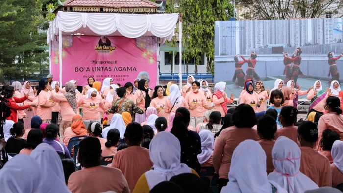 Emak-emak pendukung Ganjar Pranowo