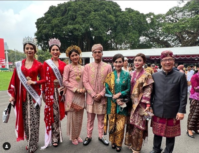 Erina Gudono juga berpose bersama Dewan Pengarah Yayasan Puteri Indonesia, Putri Kuswisnuwardhani dan Head Of Communication Yayasan Puteri Indonesia, Mega Angkasa. Foto: Dok. Instagram jaswinkaurd, angkasamega, erinagudono