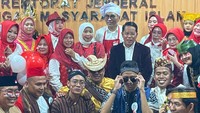 Fashion show tersebut dihadiri oleh Direktur Jenderal Bimas Islam Kementerian Agama, Kamaruddin Amin dan Direktur Pemberdayaan Zakat dan Wakaf Kementerian Agama, Tarmizi Tohor.