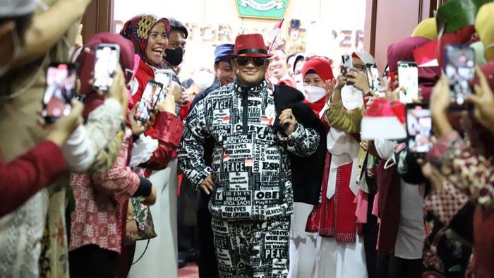 Dharma Wanita Direktorat Jenderal Bimas Islam Kementerian Agama gelar fashion show di Jakarta. Kegiatan ini dalam rangka memeriahkan HUT ke-77 RI.