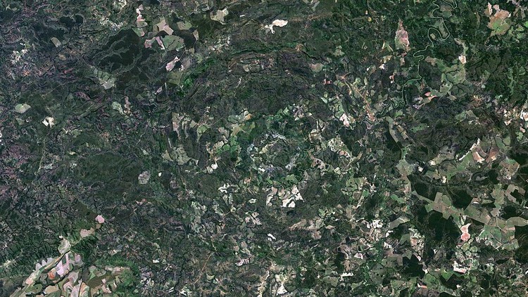 Foto-foto Kawah Meteor di Berbagai Belahan Dunia Kawah tumbukan merupakan struktur geologi yang terbentuk usai objek meteor mengantam bumi. Yuk, intip foto-fotonya dari citra satelit.