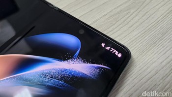 Under display camera yang semakin membaur dengan layar ponsel. Foto: Agus Tri Haryanto/detikINET