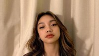 Sayangnya Naura Ayu mengalami gangguan pada ear monitornya. Merasa bersalah atas kejadian tersebut Naura Ayu meminta maaf melalui unggahan instagramnya. Foto: Instagram/naura_ayu