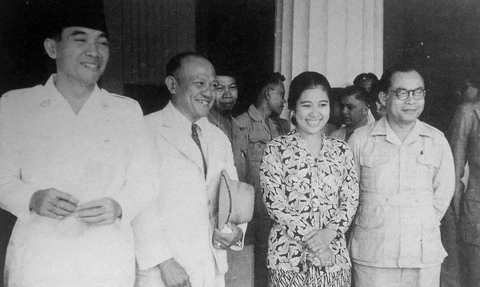 Gerungan Saul Samuel Jacob Ratulangi (tengah) (Dok. IKPNI)