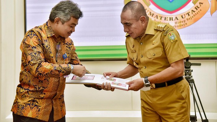 Gubsu Edy menerima uang pecahan baru dari BI