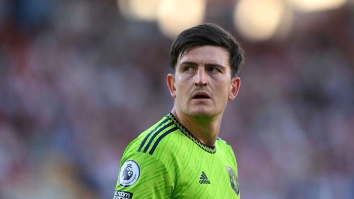 BRENTFORD, ENGLAND - AUGUST 13:  Harry Maguire of Manchester United looks on during the Premier League match between Brentford FC and Manchester United at Brentford Community Stadium on August 13, 2022 in Brentford, England. (Photo by Shaun Botterill/Getty Images)
