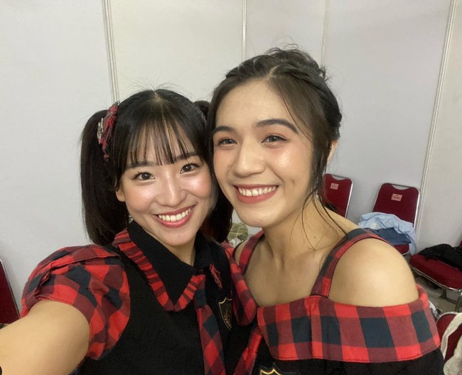 Pertanyaan-pertanyaan yang dilontarkan oleh Haruka itu sontak membuat orang-orang yang ada di sana jadi ikut tertawa sekaligus bingung menjawabnya. Sambil bercanda, Deddy pun menjawab Bisa (cerai dan nikah lagi atau menjadi istri kedua). Deddy juga mengaku jika sang istri mengizinkan, ia mau memiliki istri kedua orang Jepang. Foto: Instagram/@haruuuu_chan