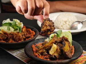 Biar Semangat, Enaknya Siang Ini Makan Iga Bakar dan Penyet di 5 Tempat Ini