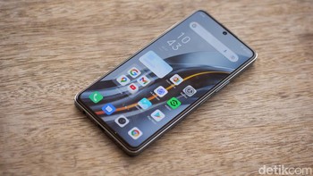 Ukuran layarnya 6,7 inch dengan resolusi Full HD+, refresh rate 120Hz dan touch sampling rate 360Hz. Foto: Adi Fida Rahman/detikINET