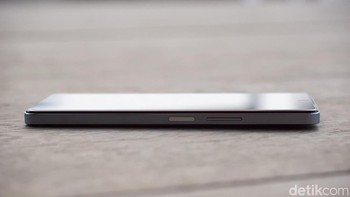 Tersemat RAM 8 GB yang bisa ditambah 5 GB dengan mengaktifkan fitur RAM virtual. Memori internalnya berkapasitas 256 GB Foto: Adi Fida Rahman/detikINET