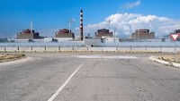 PLTN Zaporizhzhia adalah PLTN terbesar dari empat PLTN di Ukraina. PLTN Zaporizhzhia juga merupakan PLTN terbesar di Eropa dan menyumbang seperempat dari pembangkit listrik Ukraina.  Russian Defense Ministry Press Service via AP/File.