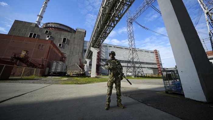 FILE - A Russian serviceman guards an area of the Zaporizhzhia Nuclear Power Station in territory under Russian military control, southeastern Ukraine, May 1, 2022. Russia and Ukraine have trade blame over shelling of the Zaporizhzhia nuclear power plant, Europe's largest. This photo was taken during a trip organized by the Russian Ministry of Defense. (AP Photo, File)