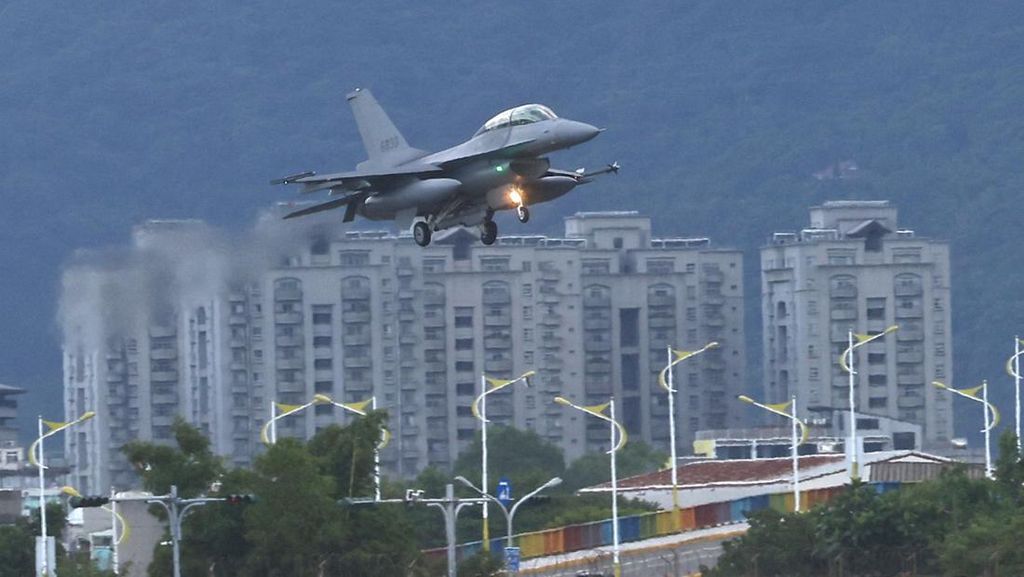 Taiwan Pamerkan Jet Tempur Paling Canggih Usai China Latihan Militer