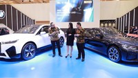 Acara itu dihadiri oleh Direktur Komunikasi BMW Group Indonesia Jodie O’tania, Direktur Community Financial Services Maybank Indonesia Steffano Ridwan, dan Presiden Direktur PT Visa Worldwide Indonesia Riko Abdurrahman.