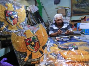 Kisah Mbah Mamik Bikin Kerajinan Garuda Karena Sudah Jarang yang Jual