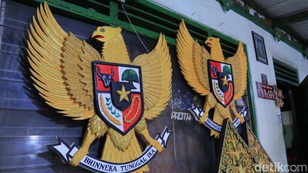kerajinan burung garuda pacitan