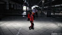 Balap kelereng juga dilombakan di Stasiun Tanjung Priok. Lomba ini sangat populer saat perayaan HUT RI.