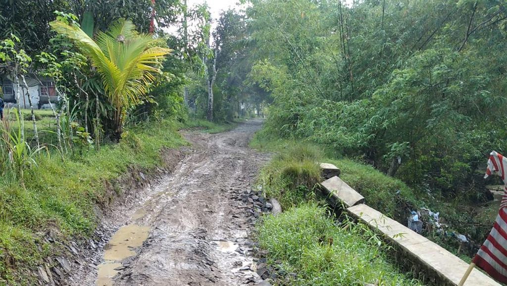35 Persen Jalan Kabupaten Pandeglang Banten Masih Rusak
