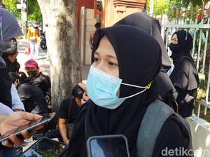 Aksi Aliansi Kota Santri Lawan Kekerasan Seksual Warnai Sidang Mas Bechi