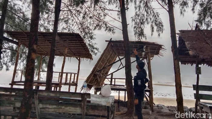 Lokasi ayah dan anak tewas disampar petir di Pantai Rupat Utara, Bengkalis, Riau.