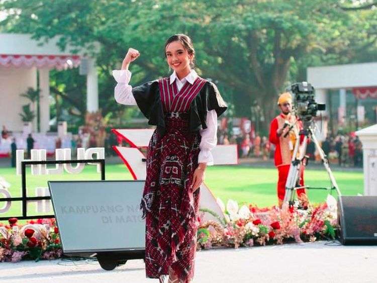 Semua Mata Tertuju Padamu! 7 Potret Cantik Lyodra Ginting Nyanyi di Istana