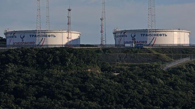 A view shows oil tanks of Transneft oil pipeline operator at the crude oil terminal Kozmino on the shore of Nakhodka Bay near the port city of Nakhodka, Russia August 12, 2022. REUTERS/Tatiana Meel