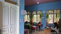 Sementara itu, Guru Kelas lainnya Hamdani (51) mengungkapkan jumlah Sumber Daya Manusia (SDM) atau murid-murid di sekolah ini sudah menjadi isu tahunan bagi para guru. Pihaknya pun sudah menggelar pertemuan rutin antara guru dan para orang tua.