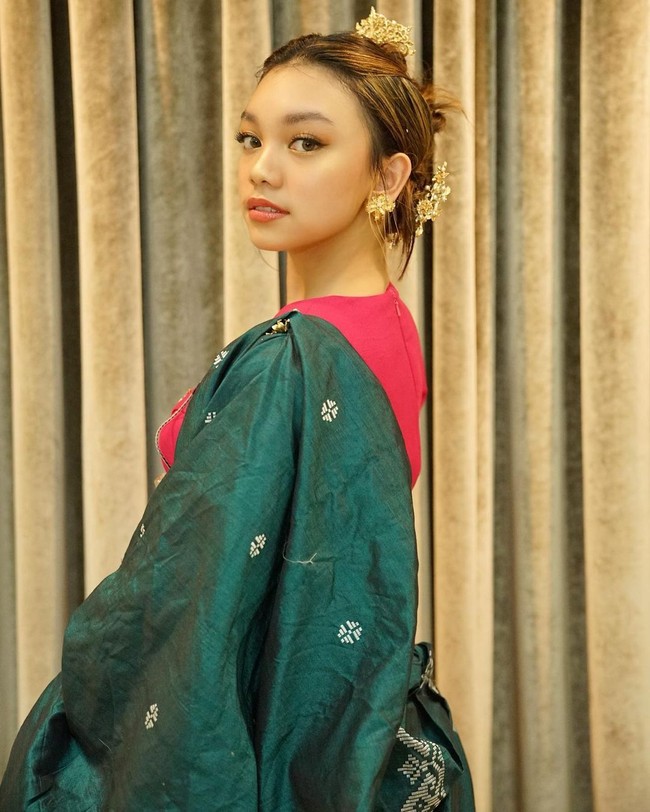 Selain masalah teknis, Naura tampaknya punya lebih banyak kenangan manis. Dalam salah satu postingan disebutkan jika Presiden Joko Widodo sempat mengajaknya bicara dan meminta foto bersama. Naura mengaku gemetaran.Foto: Instagram Naura Ayu