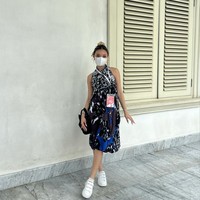 Di Twitter, Naura Ayu mengakui kesalahan dan meminta maaf. Alhamdulillah akhirnya selesai nyanyi di istana. Maaf ya temen-temen di bagian awal sempet ada kesalahan karena signal ear monitor ku hilang jadi aku nggak bisa denger minus one ku. Jadi sempet kecepatan dan salah. Huhu. terima kasih banyak yang sudah nonton, tulisnya.Foto: Instagram Naura Ayu