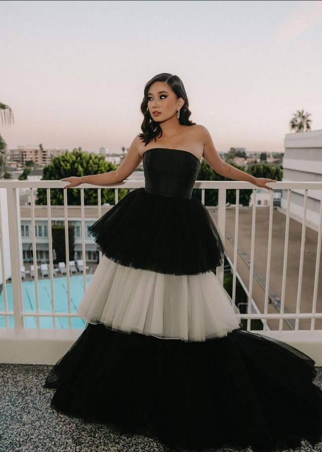 Penampilan unik Niki Zefanya saat menghadiri acara Unforgettable Gala yang digelar Character Media di Beverly Hills, Los Angeles, AS, pada 2021. Foto: Instagram