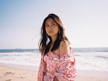 NIKI Jadi Penyanyi Indonesia Pertama yang Tampil di Jimmy Kimmel