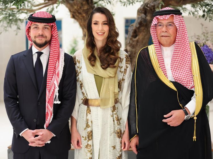 6 Potret Pertunangan Pangeran Tampan Yordania & Wanita Cantik Arab