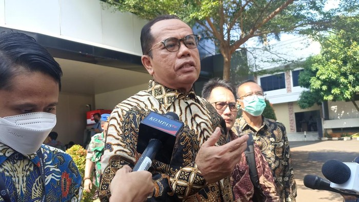 Pengacara Surta Darmadi, Juniver Girsang