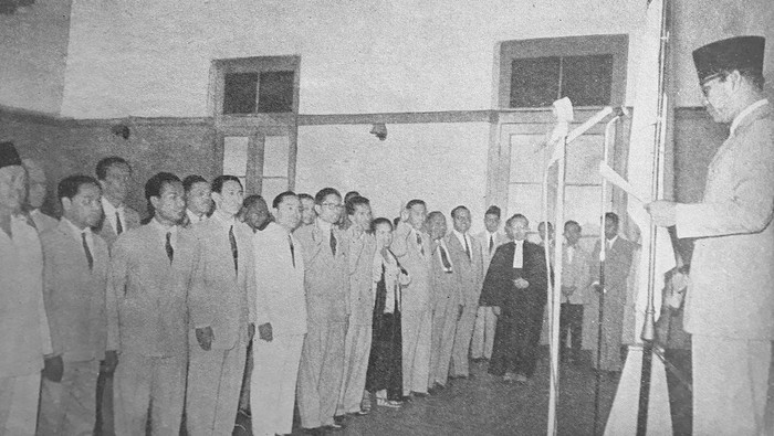 Pengambilan sumpah anggota Dewan Konstituante 1956.
