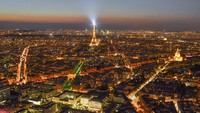 Suasana romantis yang khas terlihat dari lanskap kota Paris dengan Menara Eiffel. Foto ini diambil pada 17 September 2021 lalu.