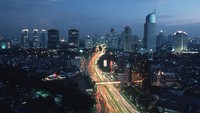 Terakhir, ada panorama dari ibu kota tercinta. Lanskap Jakarta ini diambil pada 1 Januari 2002 lalu dari Hotel Mandarin.