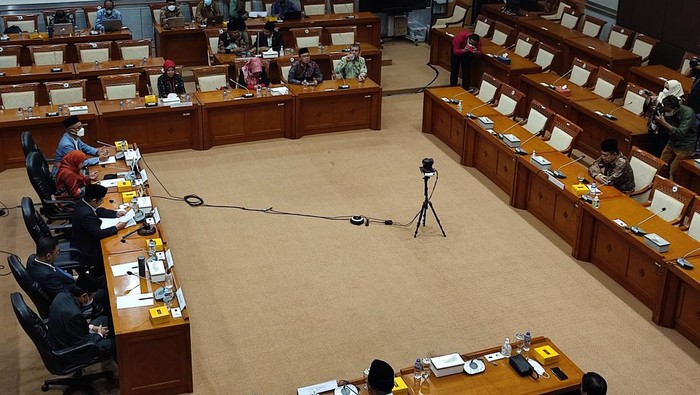 Anggota DPR RI Fraksi PAN Ashabul Kahfi resmi dilantik menjadi Ketua Komisi VIII DPR RI. Ashabul Kahfi dilantik menggantikan Yandri Susanto yang kini menjabat sebagai Wakil Ketua MPR RI.

Pelantikan tersebut dilakukan di Ruang Komisi VIII DPR, kompleks parlemen, Senayan, Jakarta, Kamis (18/8/2022). Pelantikan dipimpin oleh Wakil Ketua DPR RI Muhaimin Iskandar atau Cak Imin.