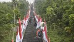 Luar Biasa, Gunung-gunung Ini Didaki Hanya untuk Kibarkan Merah Putih