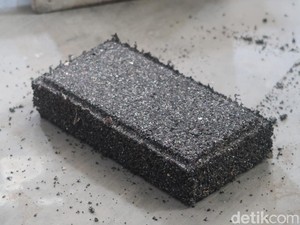 Keren! Warga Bantul Bikin Conblock Berbahan Sampah Plastik Tanpa Pembakaran