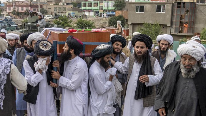 Mourners carry the body of a victim of a mosque bombing in Kabul, Afghanistan, Thursday, Aug. 18. 2022. A bombing at a mosque in Kabul during evening prayers on Wednesday killed at least 10 people, including a prominent cleric, and wounded over two dozen, an eyewitness and police said. (AP Photo/Ebrahim Noroozi)