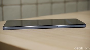 Soal dapur pacunya, Realme Pad Mini diotaki hipset Unisoc T616, yang merupakan SoC entry level dengan CPU octa core dan GPU Mali-G57MP1. Tablet ini menghadirkan dua konfigurasi, yakni 3GB/32GB dan 4GB/64GB. Foto: Adi Fida Rahman/detikINET