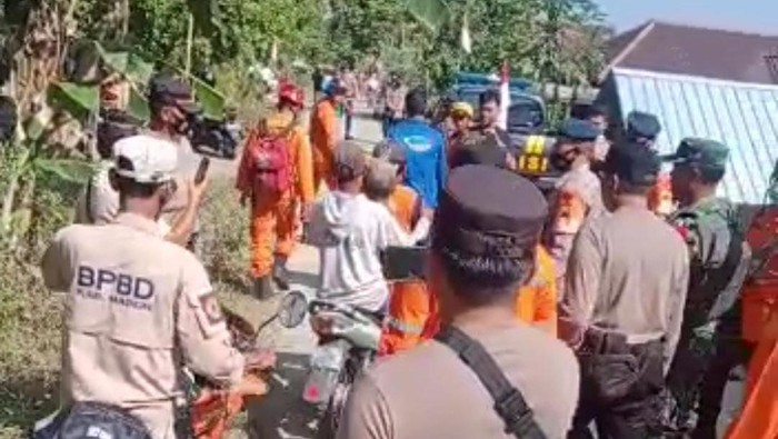 Seorang kakek yang dinyatakan hilang selama 5 hari akhirnya ditemukan lemas di sebuah hutan di Madiun